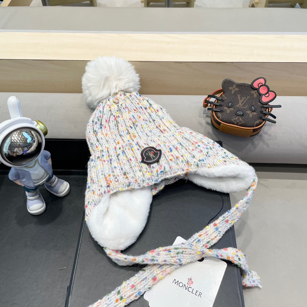 MONCLER BEANIE HAT IN WHITE WOOL LINED WITH FLEECE 436774