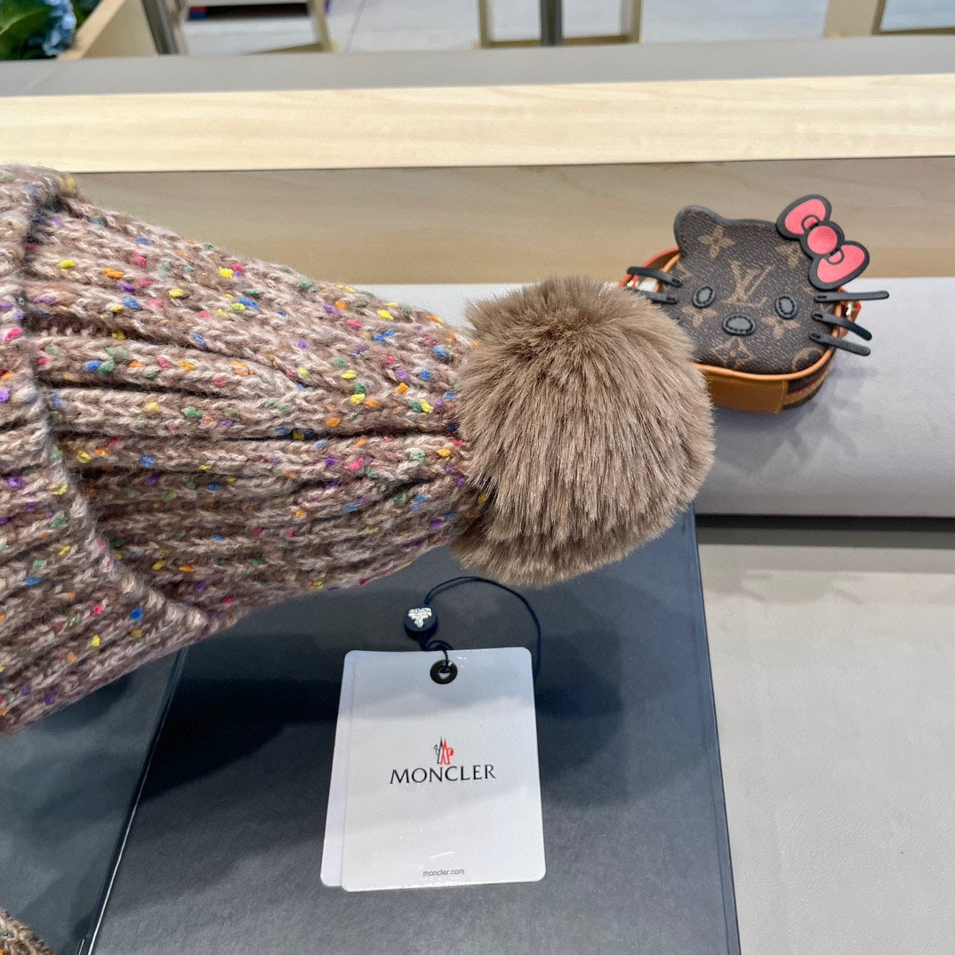 MONCLER BEANIE HAT IN MEDIUM BROWN WOOL LINED WITH FLEECE 436775