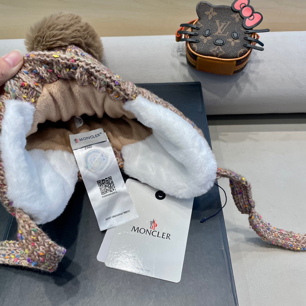 MONCLER BEANIE HAT IN MEDIUM BROWN WOOL LINED WITH FLEECE 436775