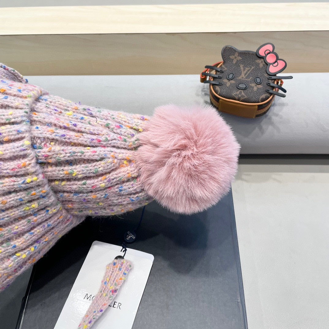 MONCLER BEANIE HAT IN LIGHT PINK WOOL LINED WITH FLEECE 436776