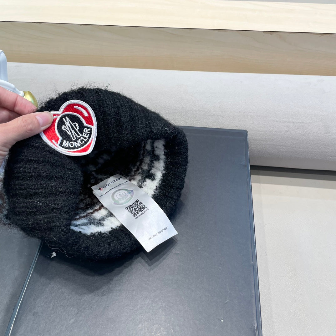 MONCLER BEANIE HAT IN COLORFUL WOOL 438145