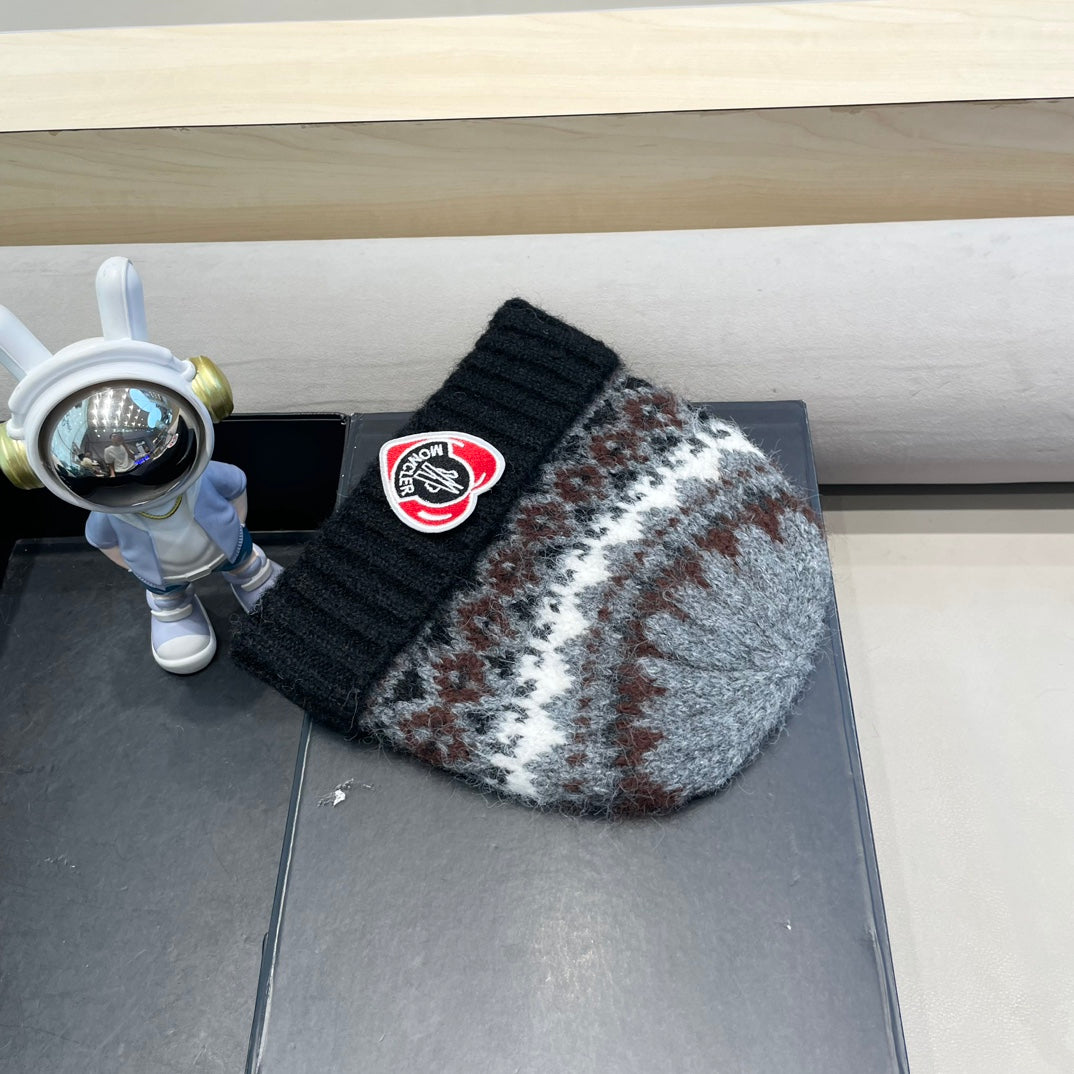 MONCLER BEANIE HAT IN COLORFUL WOOL 438145