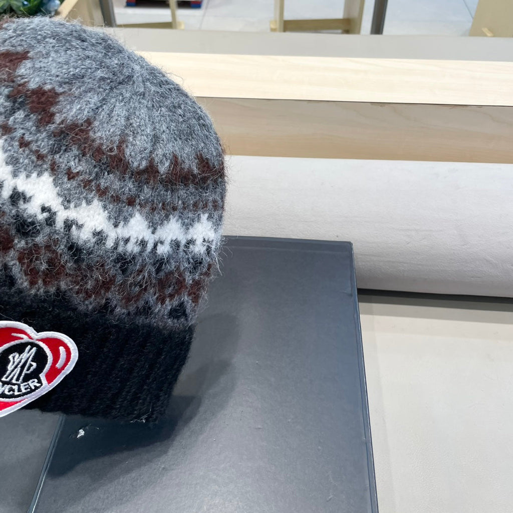 MONCLER BEANIE HAT IN COLORFUL WOOL 438145