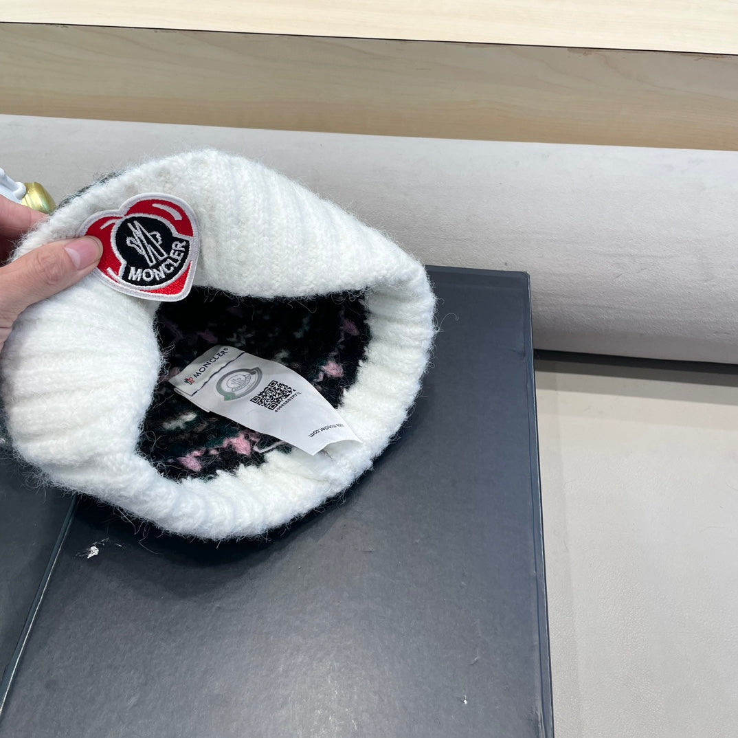 MONCLER BEANIE HAT IN COLORFUL WOOL 438144