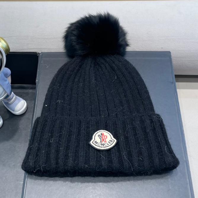 MONCLER BEANIE HAT IN BLACK WOOL WITH POM POM 438105
