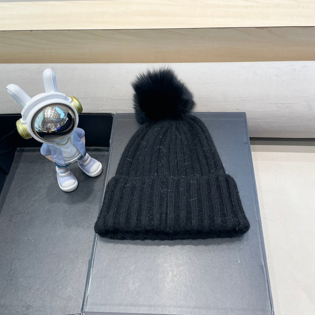 MONCLER BEANIE HAT IN BLACK WOOL WITH POM POM 438105