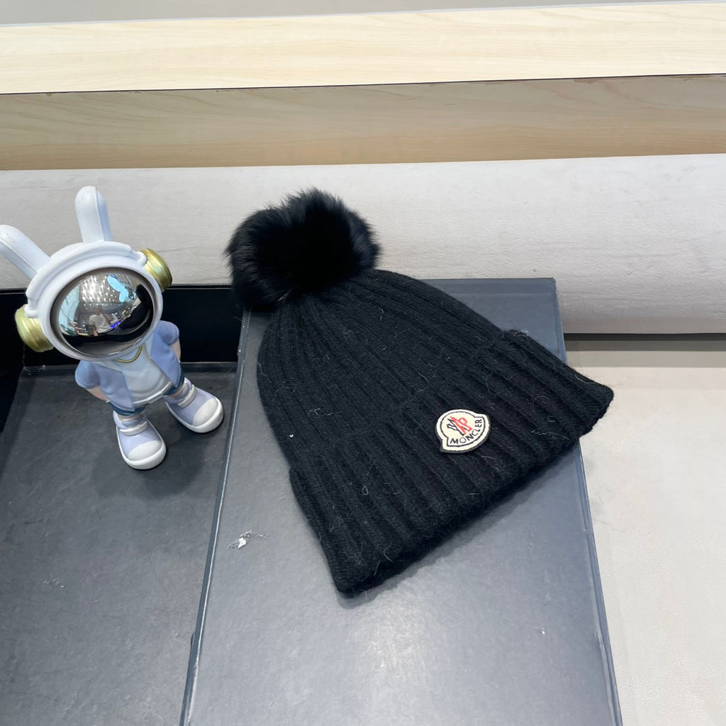 MONCLER BEANIE HAT IN BLACK WOOL WITH POM POM 438105