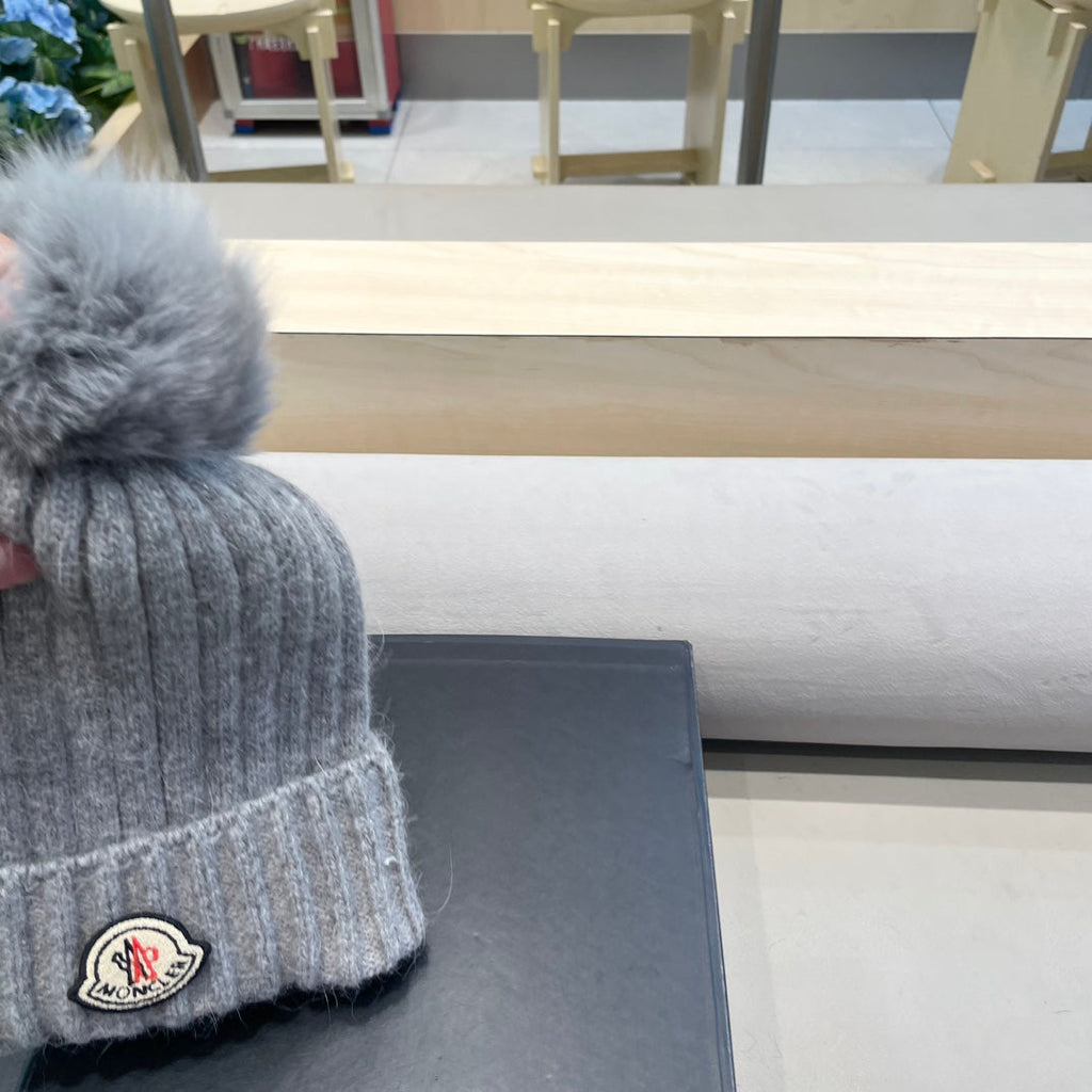 MONCLER BEANIE HAT IN ASH GRAY WOOL WITH POM POM 438107