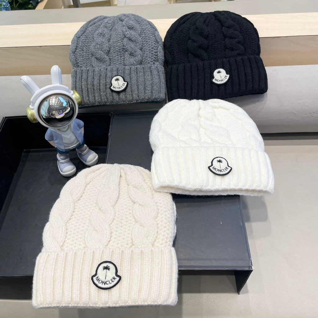 MONCLER CABLE-KNIT BEANIE HAT IN WHITE WOOL 438141