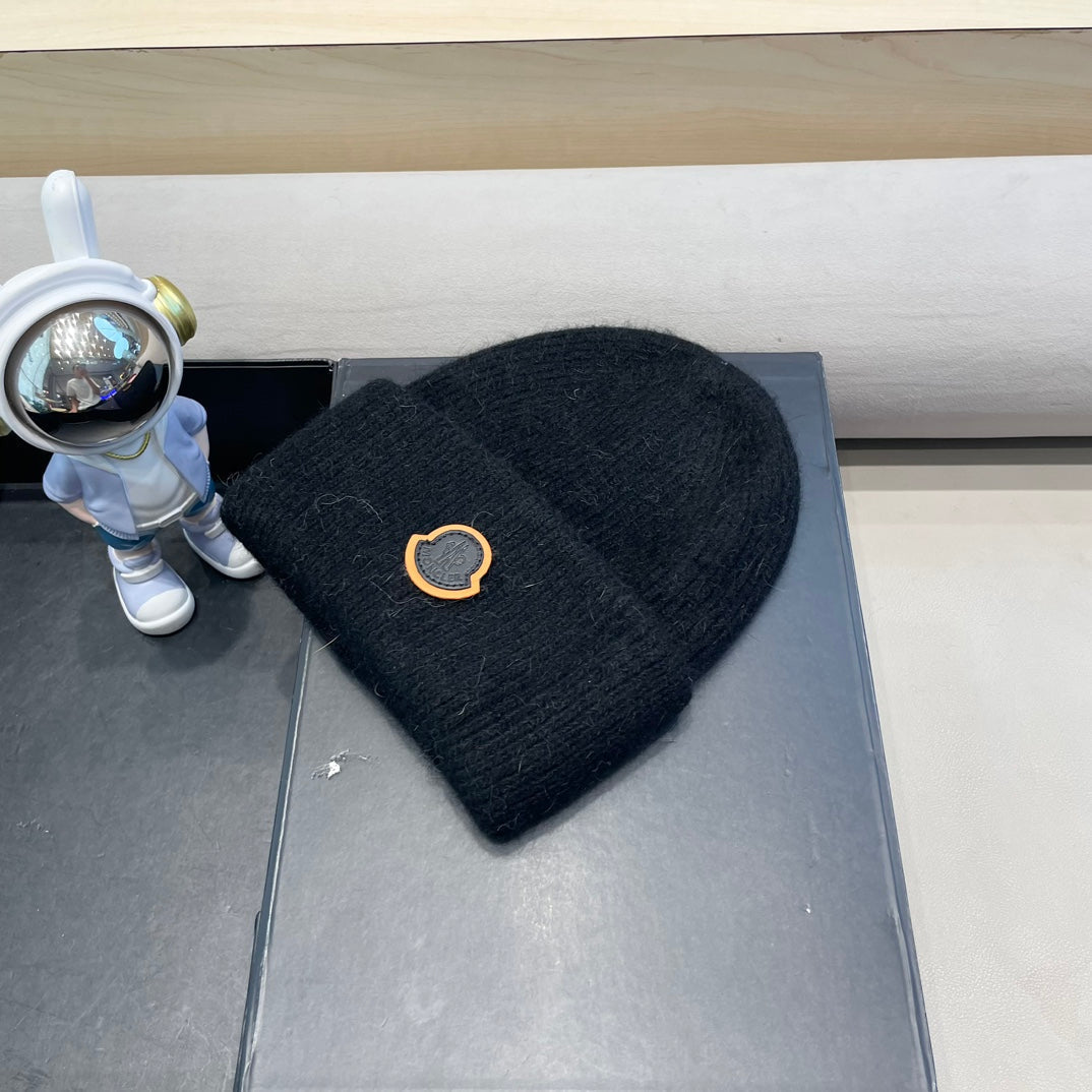 MONCLER BEANIE HAT IN BLACK WOOL 438123