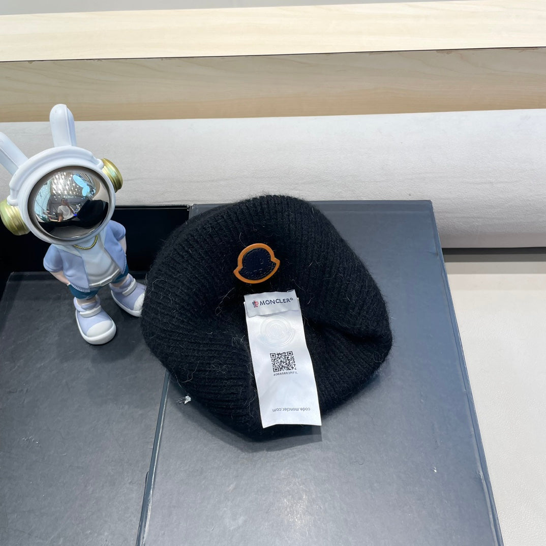 MONCLER BEANIE HAT IN BLACK WOOL 438123