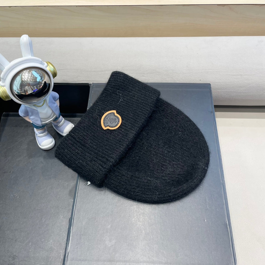 MONCLER BEANIE HAT IN BLACK WOOL 438123