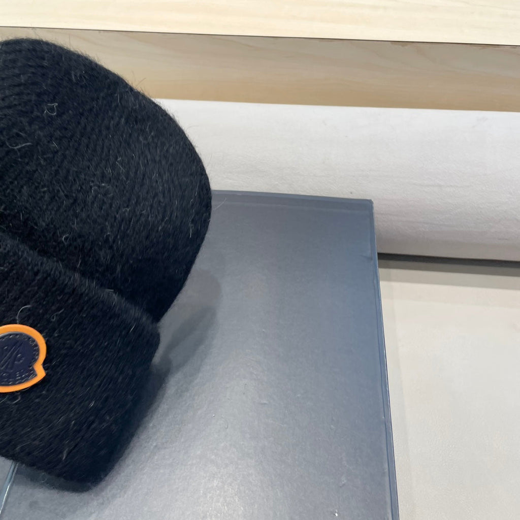 MONCLER BEANIE HAT IN BLACK WOOL 438123