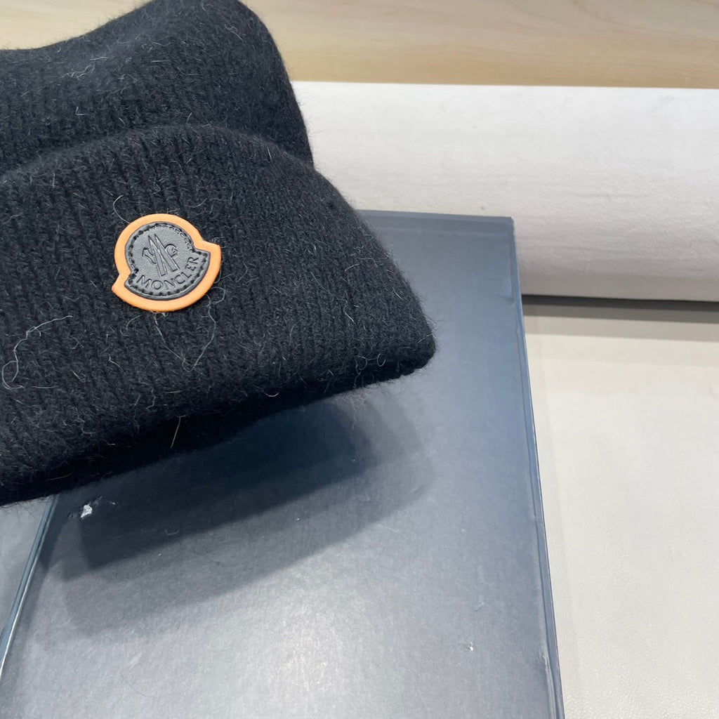 MONCLER BEANIE HAT IN BLACK WOOL 438123