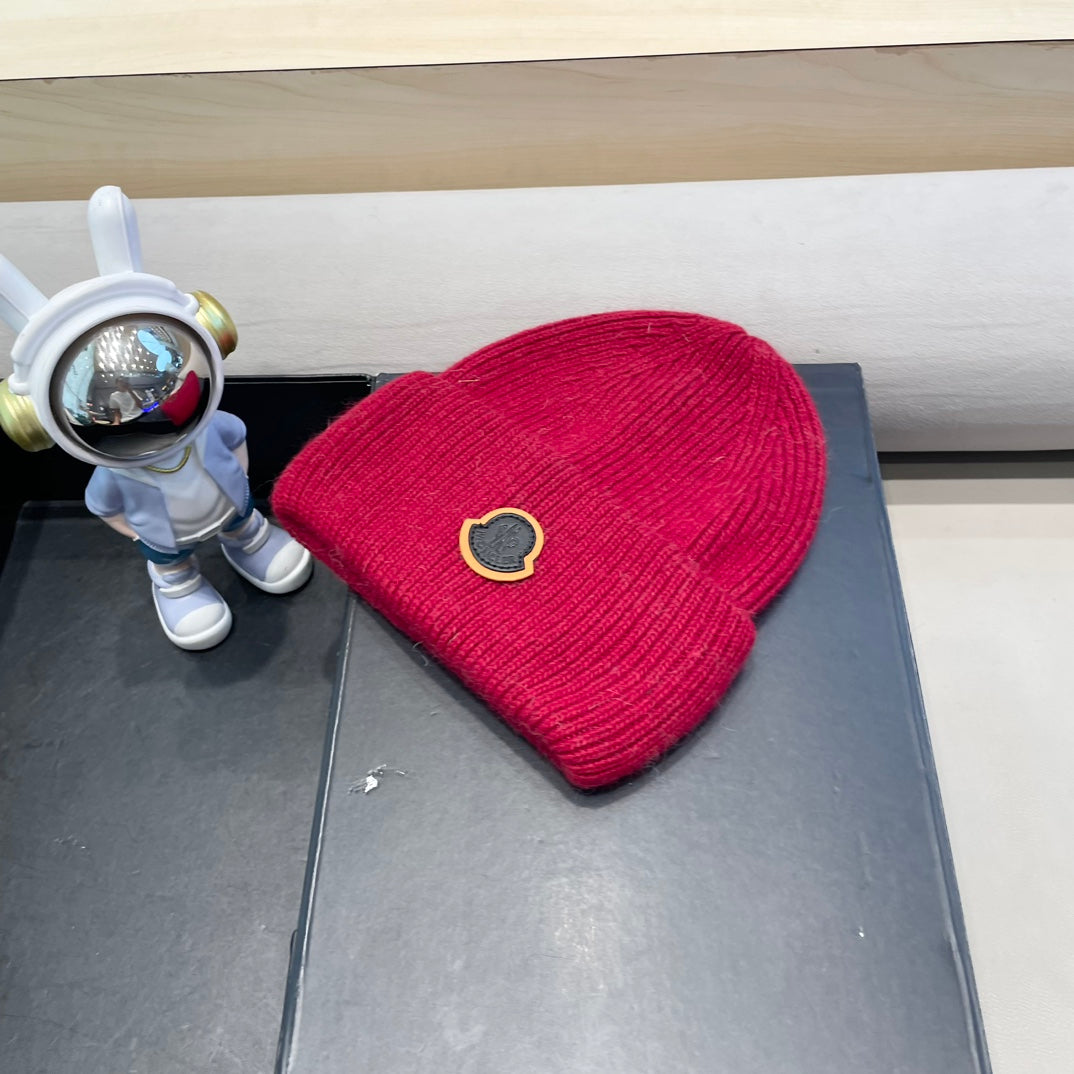 MONCLER BEANIE HAT IN CHERRY RED WOOL 438124