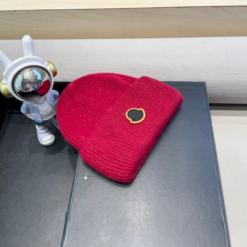 MONCLER BEANIE HAT IN CHERRY RED WOOL 438124