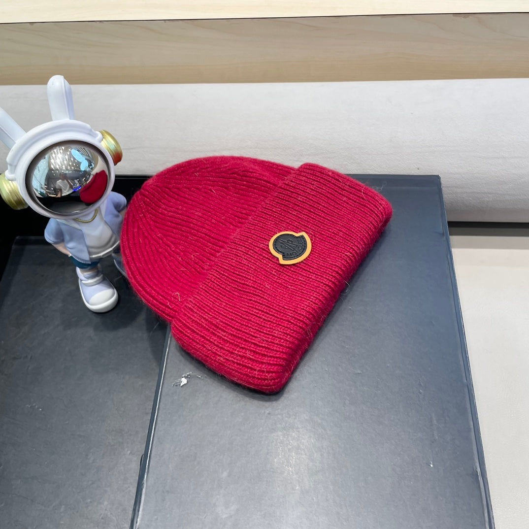 MONCLER BEANIE HAT IN CHERRY RED WOOL 438124