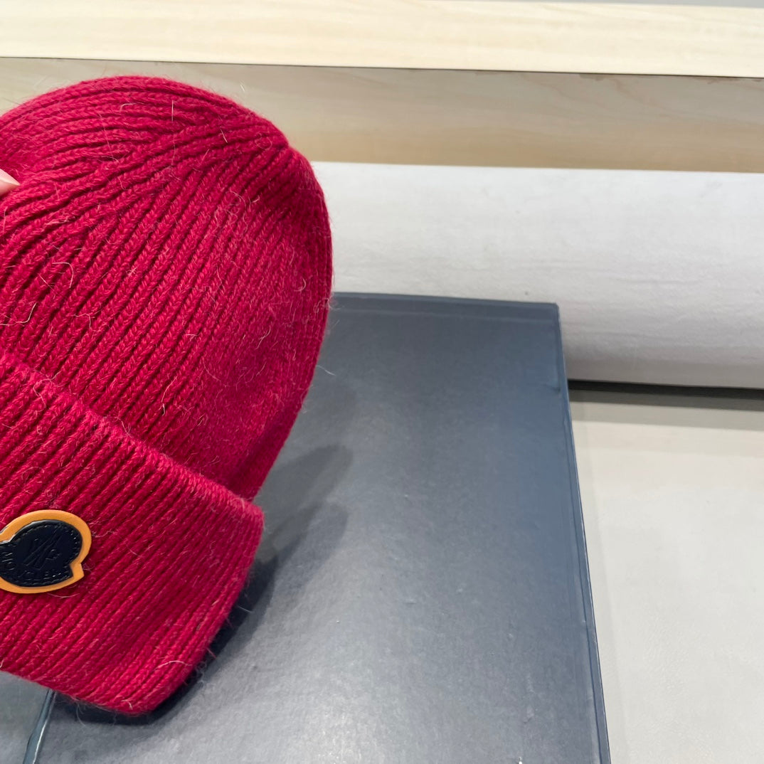 MONCLER BEANIE HAT IN CHERRY RED WOOL 438124