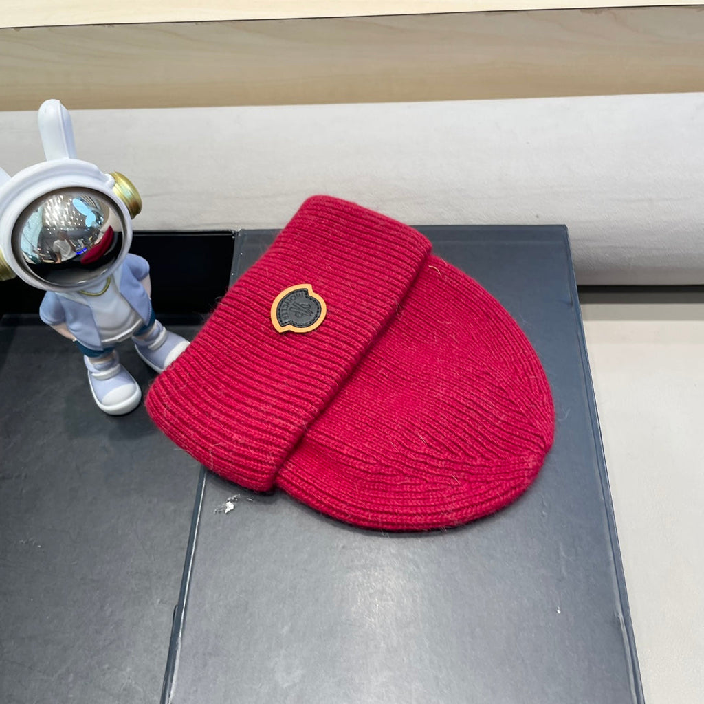 MONCLER BEANIE HAT IN CHERRY RED WOOL 438124