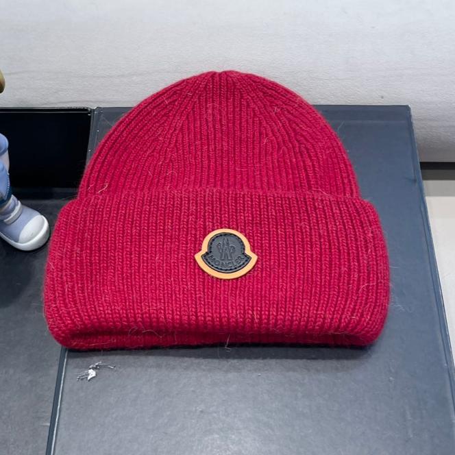 MONCLER BEANIE HAT IN CHERRY RED WOOL 438124