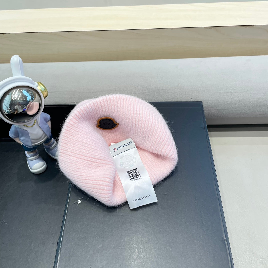 MONCLER BEANIE HAT IN PASTEL PINK WOOL 438125