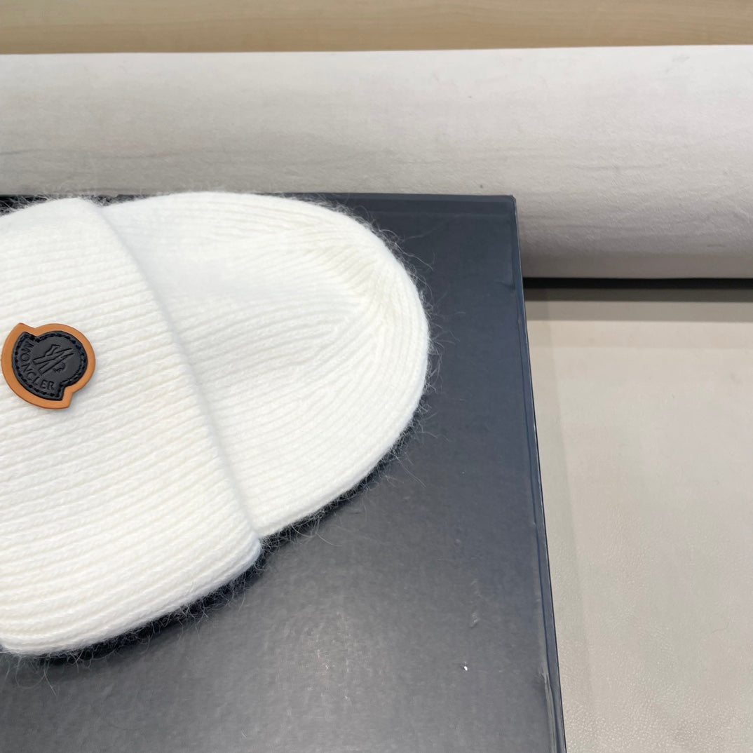 MONCLER BEANIE HAT IN WHITE WOOL 438126