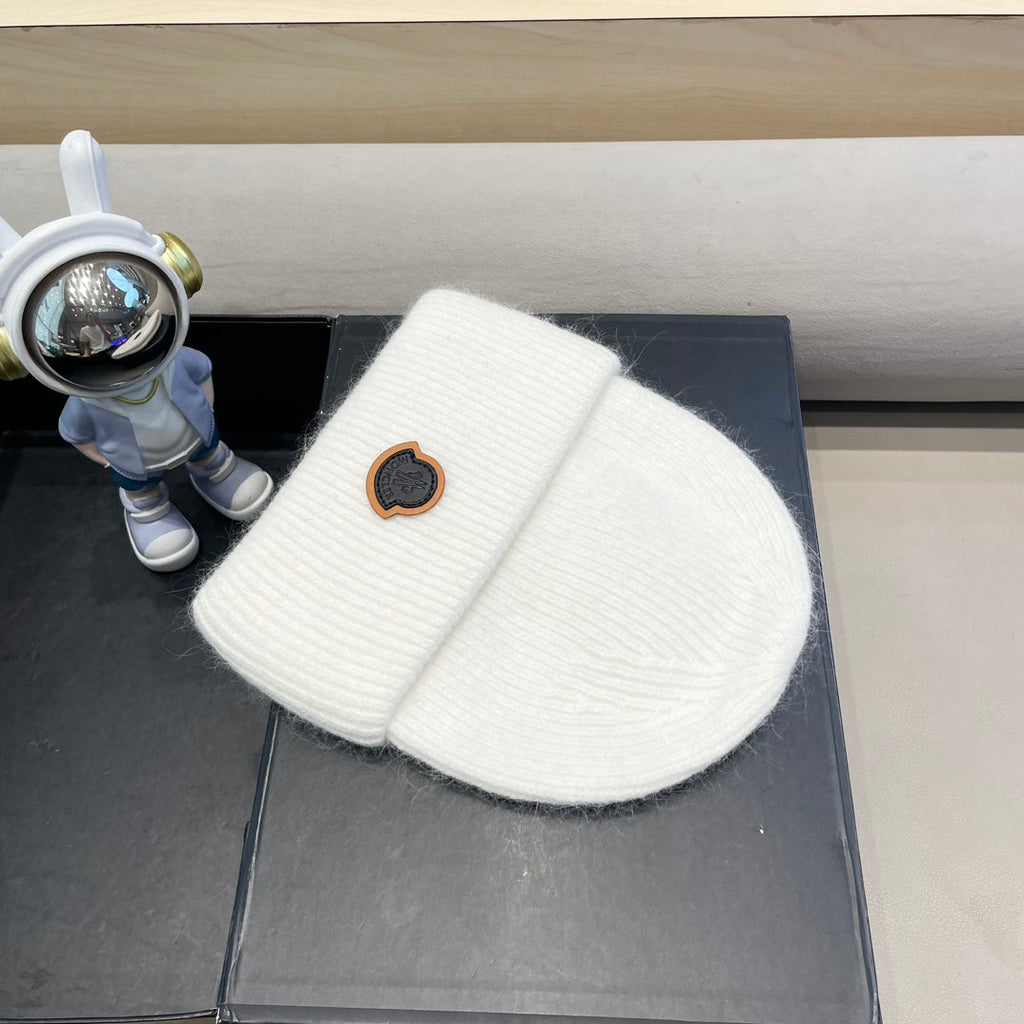 MONCLER BEANIE HAT IN WHITE WOOL 438126