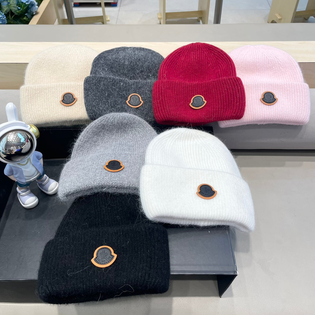 MONCLER BEANIE HAT IN WHITE WOOL 438126
