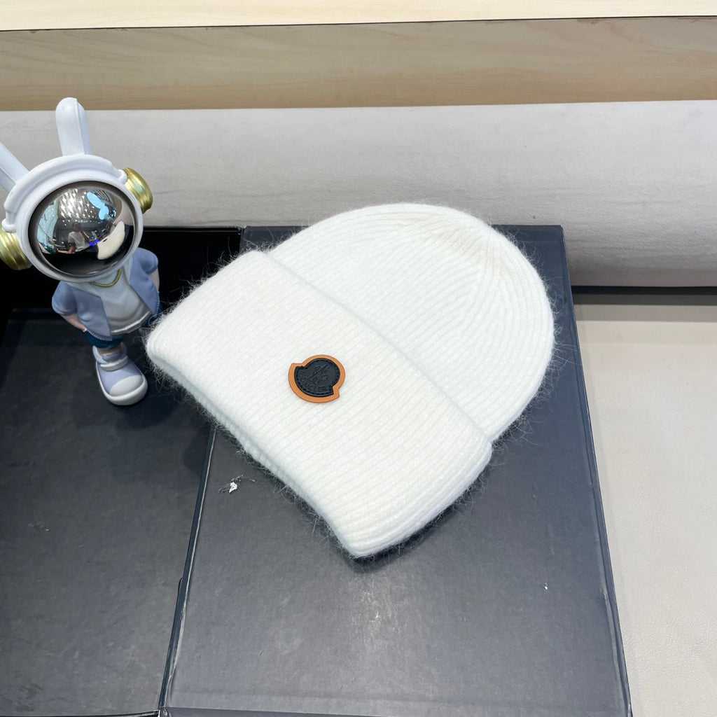 MONCLER BEANIE HAT IN WHITE WOOL 438126