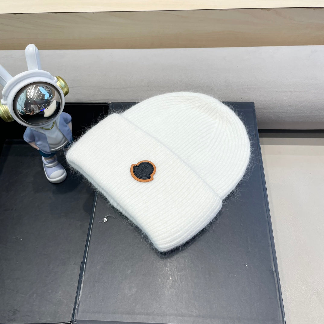 MONCLER BEANIE HAT IN WHITE WOOL 438126