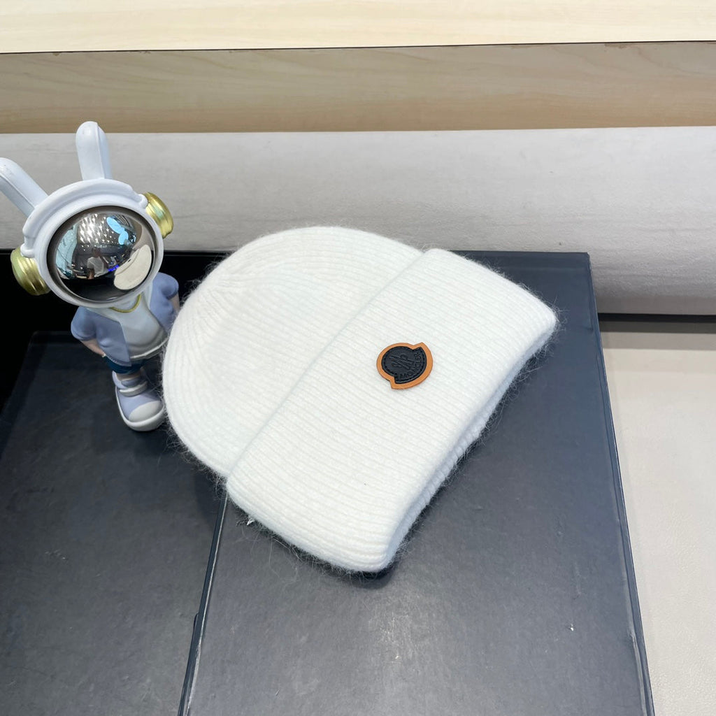 MONCLER BEANIE HAT IN WHITE WOOL 438126