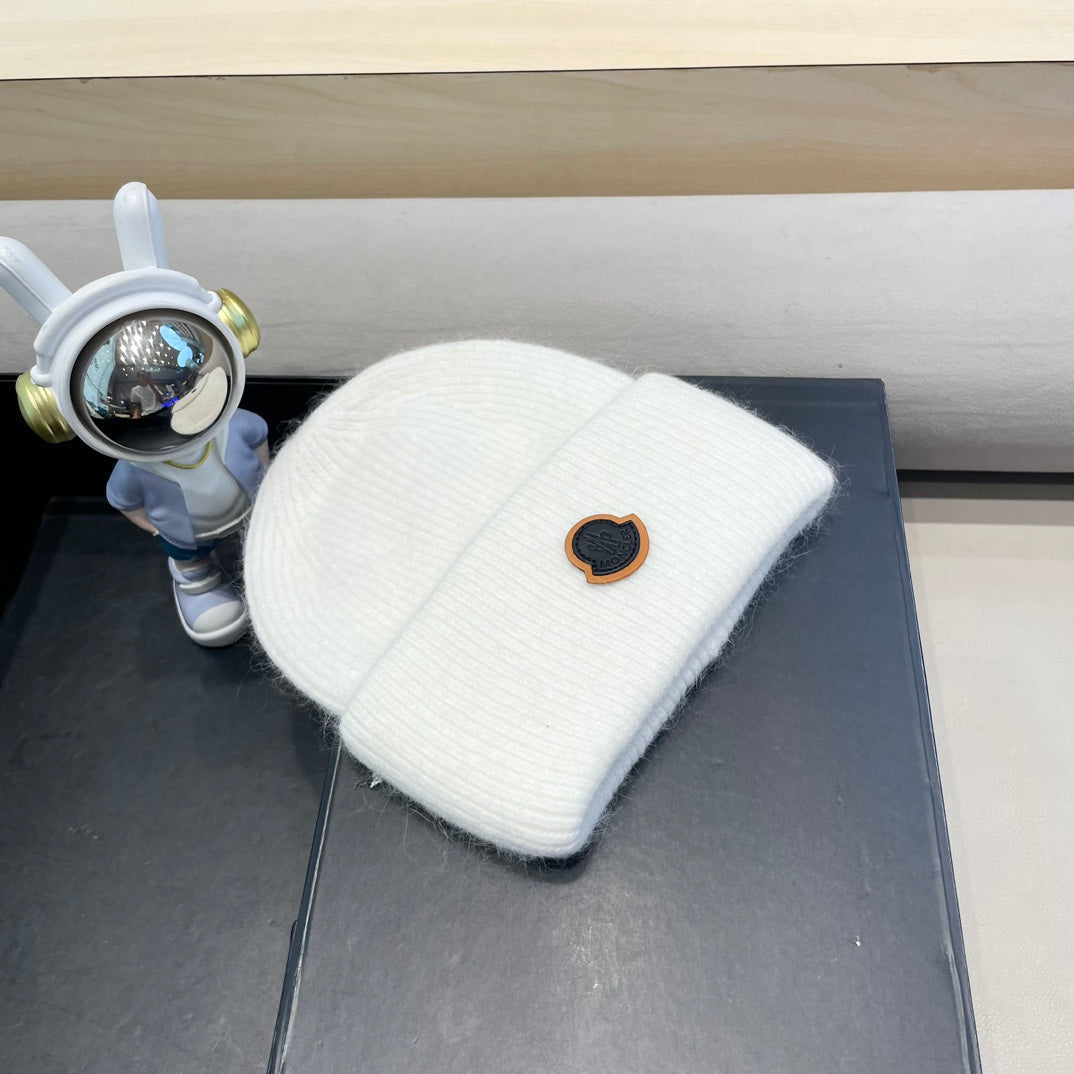 MONCLER BEANIE HAT IN WHITE WOOL 438126