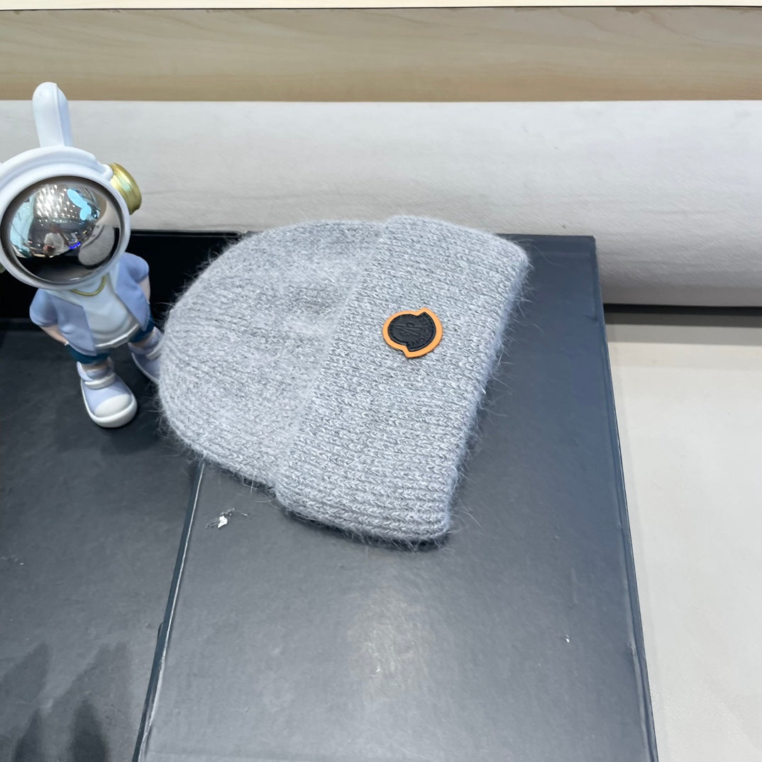 MONCLER BEANIE HAT IN CLOUD GRAY WOOL 438127