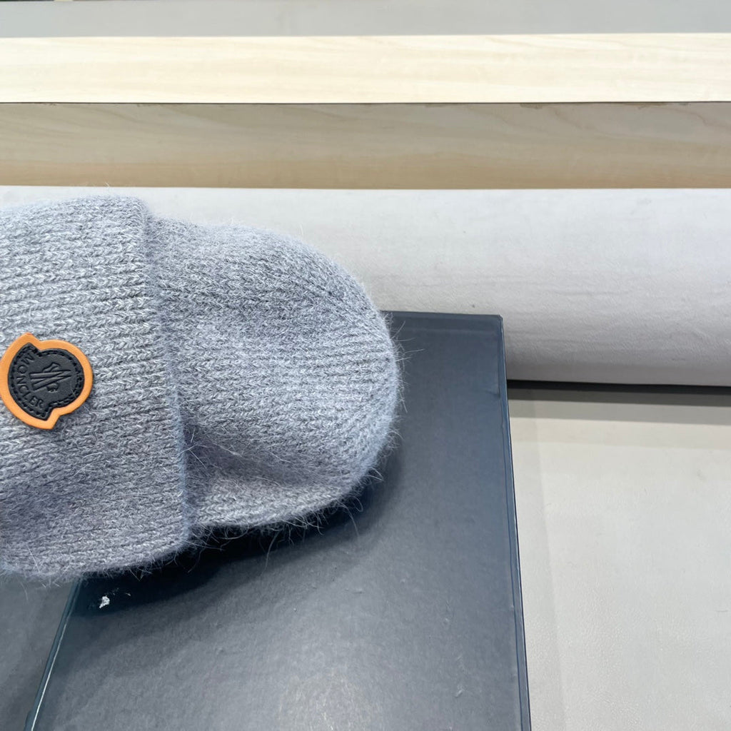 MONCLER BEANIE HAT IN CLOUD GRAY WOOL 438127
