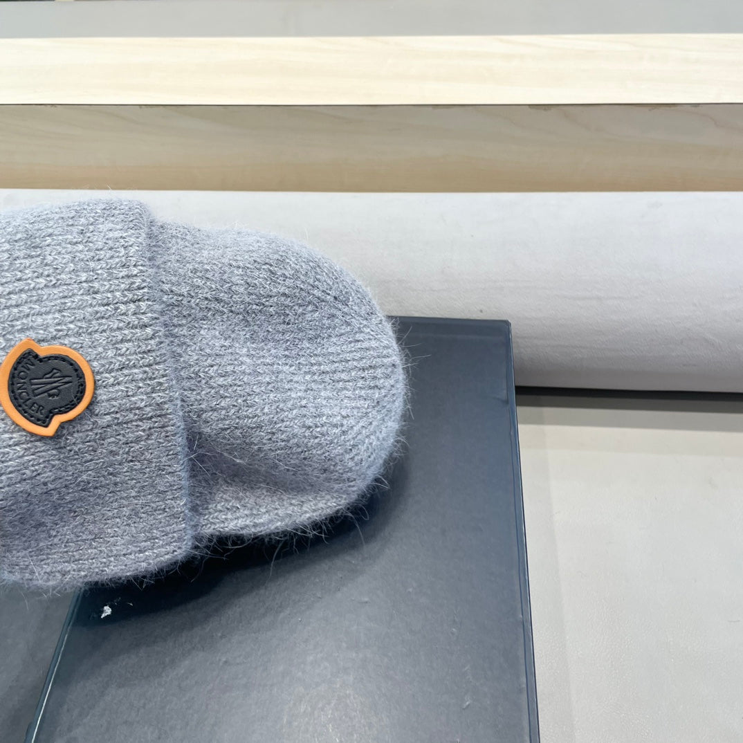 MONCLER BEANIE HAT IN CLOUD GRAY WOOL 438127