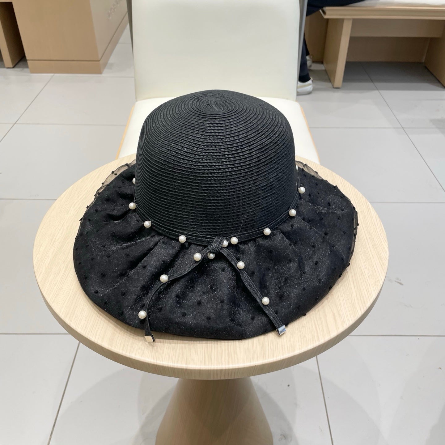 CHANEL WIDE BRIM HAT IN BLACK STRAW 673034