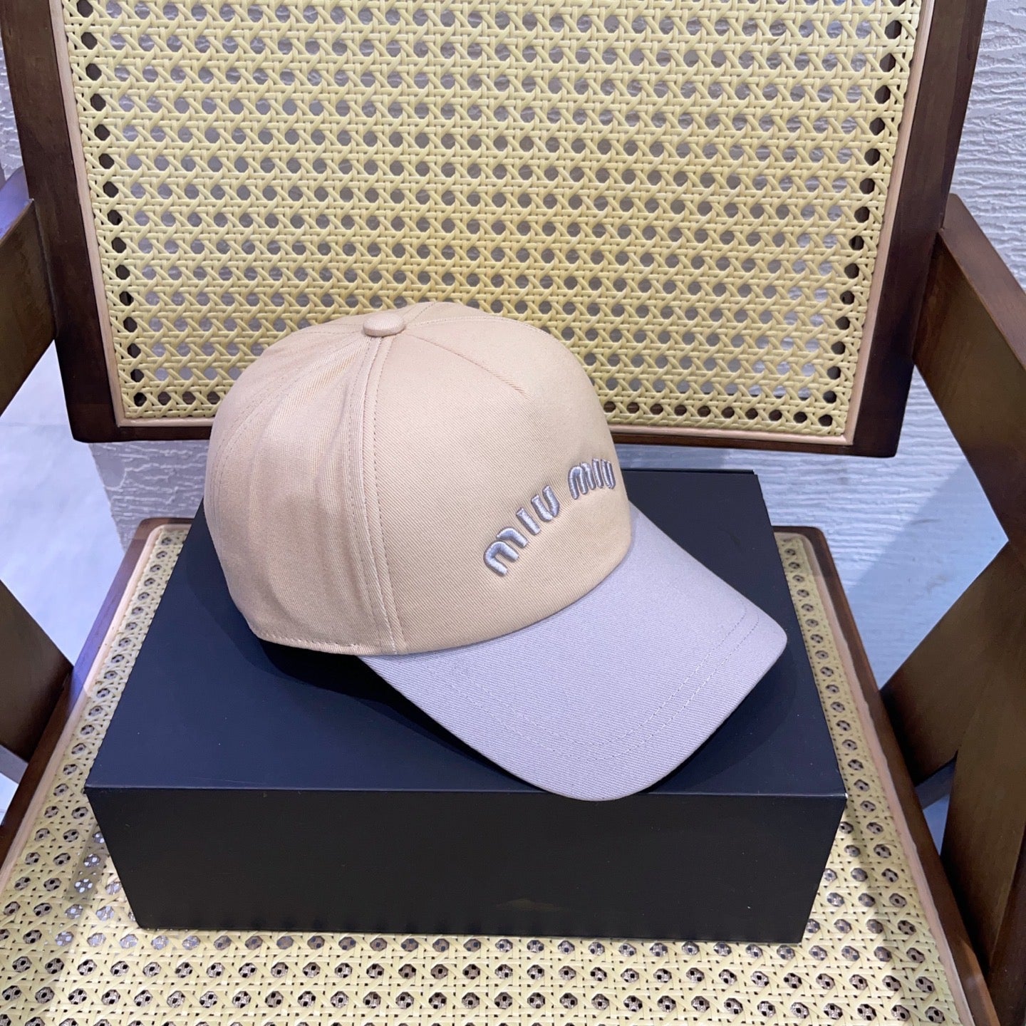 MIU MIU MM BASEBALL CAP IN LIGHT BEIGE AND PURPLE FABRIC WITH LOGO EMBROIDERY