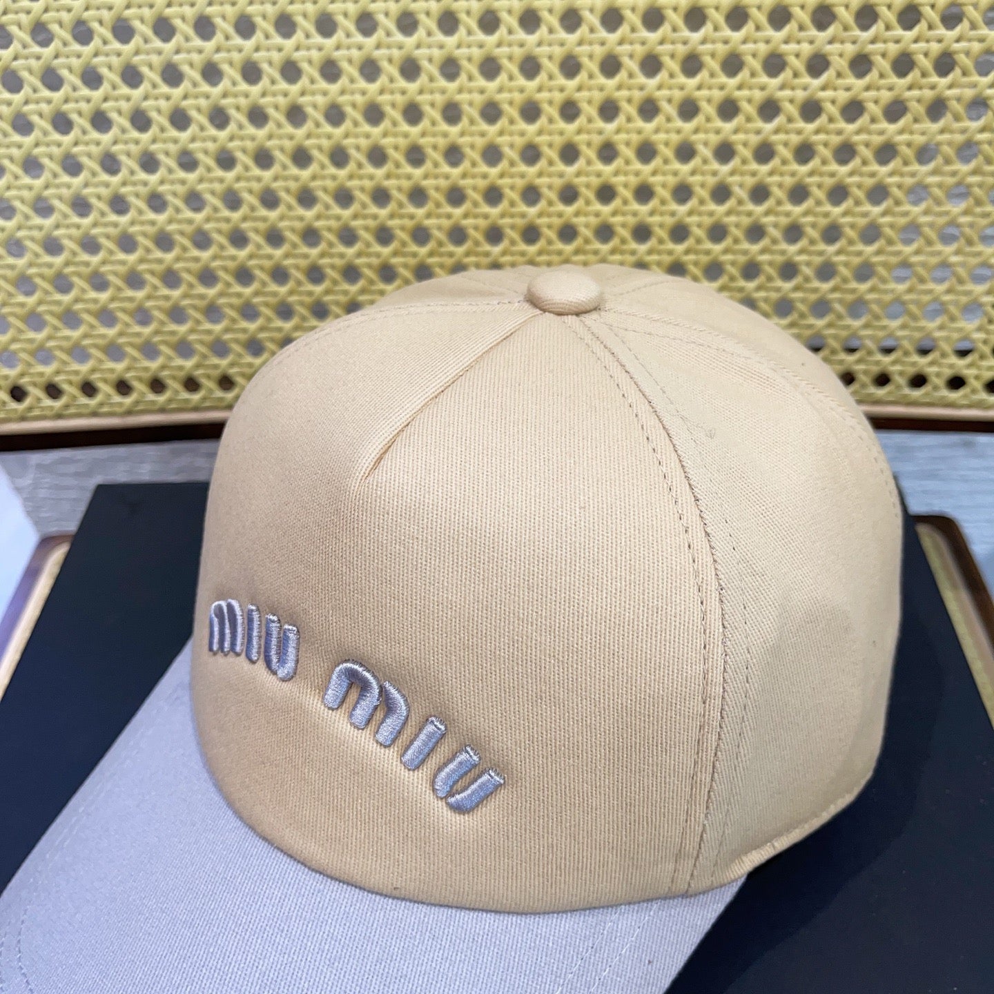 MIU MIU MM BASEBALL CAP IN LIGHT BEIGE AND PURPLE FABRIC WITH LOGO EMBROIDERY