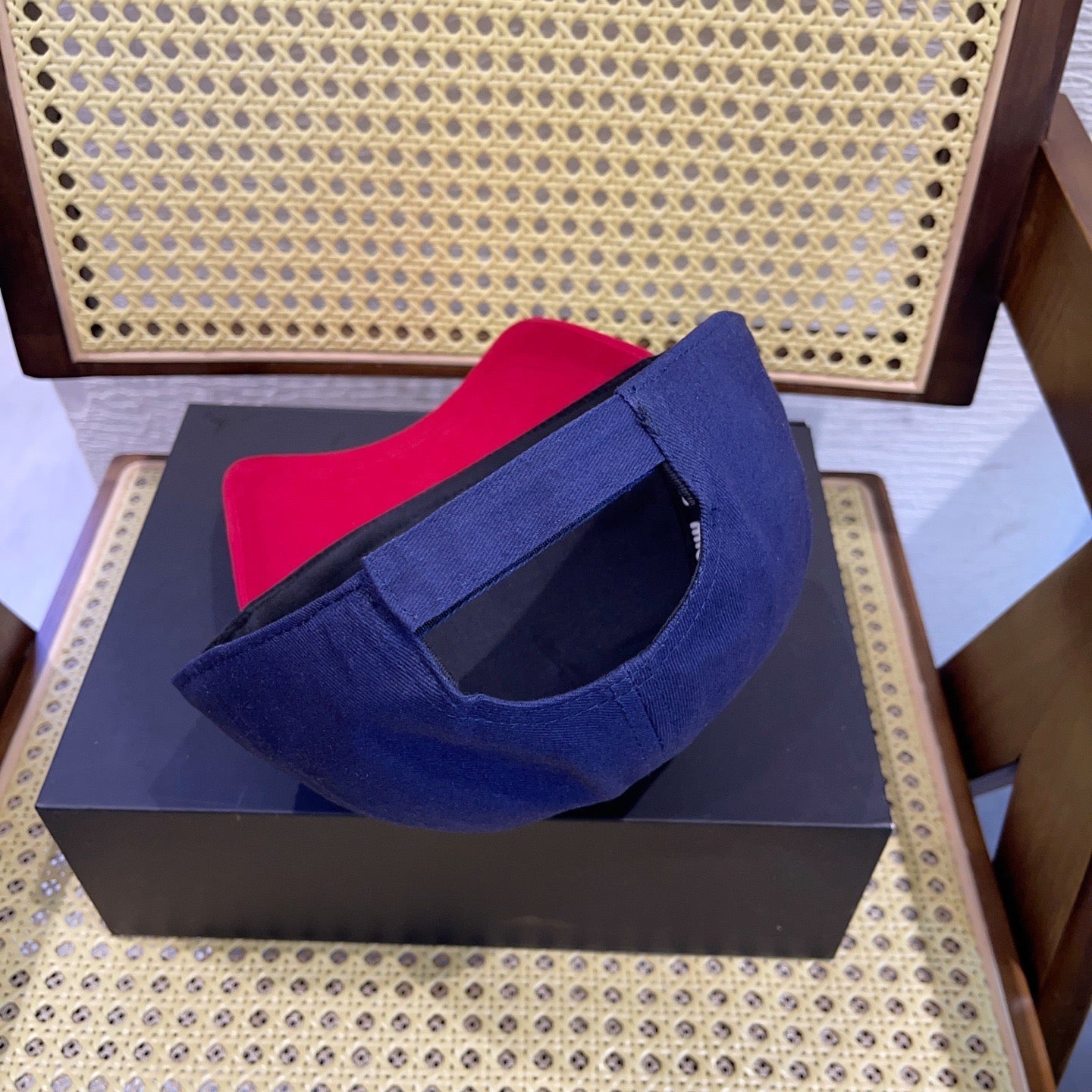MIU MIU MM BASEBALL CAP IN NAVY BLUE AND RED FABRIC WITH LOGO EMBROIDERY