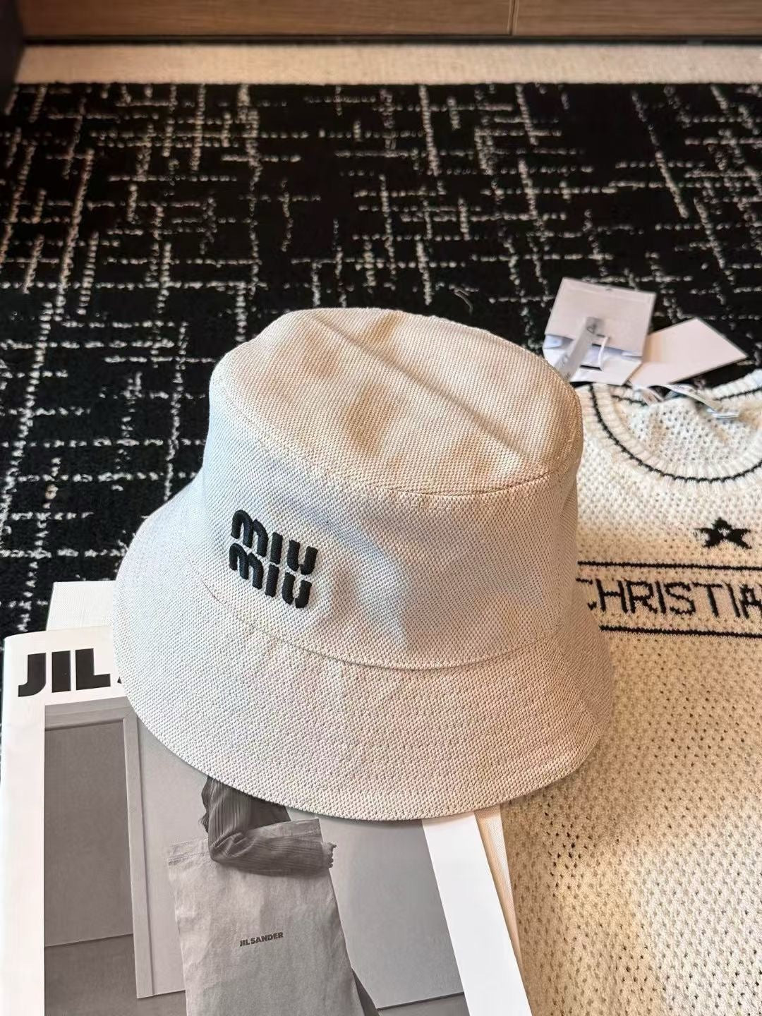 MIU MIU MM CLASSIC REVERSIBLE BUCKET HAT IN LIGHT BEIGE AND BLACK FABRIC