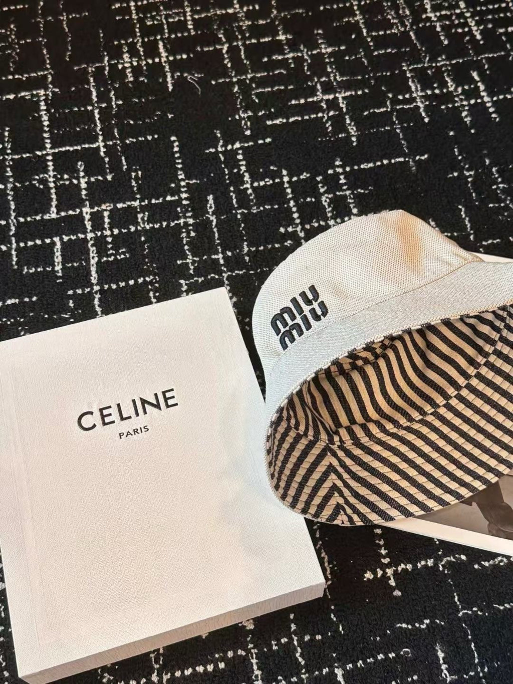 MIU MIU MM CLASSIC REVERSIBLE BUCKET HAT IN LIGHT BEIGE AND BLACK FABRIC