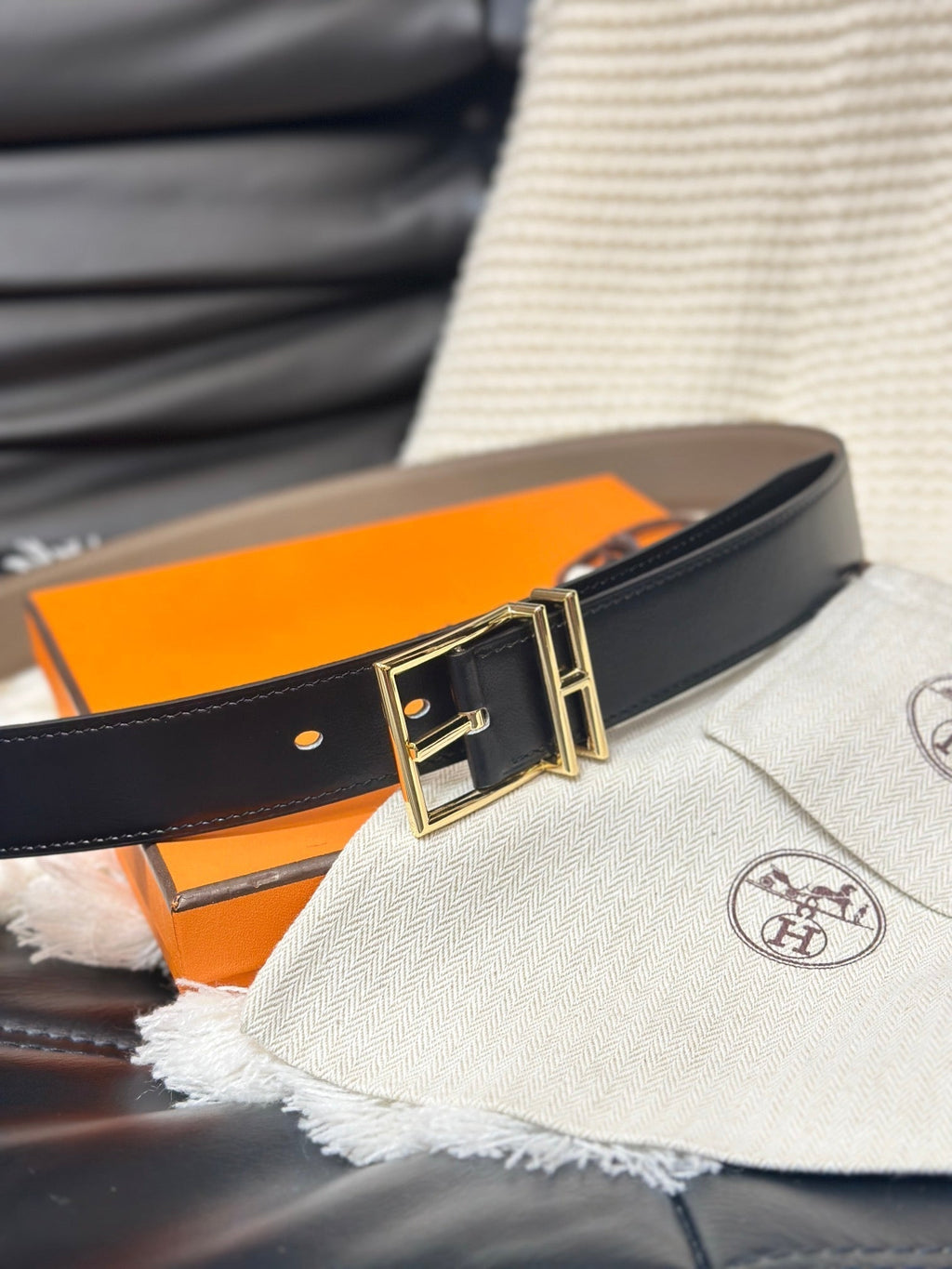 HERMES NATHAN 32MM REVERSIBLE BELT IN BLACK AND TAN LEATHER GOLD BUCKLE