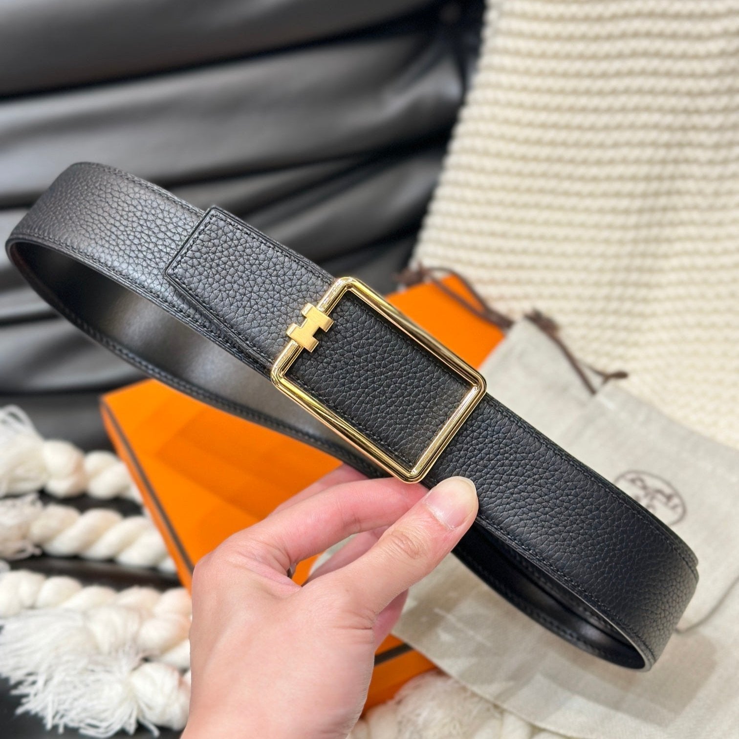 HERMES TUBE H BELT GOLD BUCKLE & REVERSIBLE BLACK LEATHER STRAP 38MM