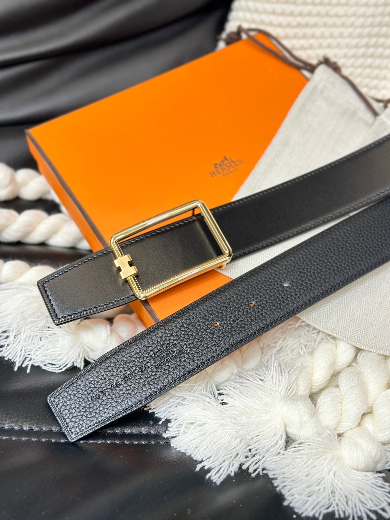 HERMES TUBE H BELT GOLD BUCKLE & REVERSIBLE BLACK LEATHER STRAP 38MM