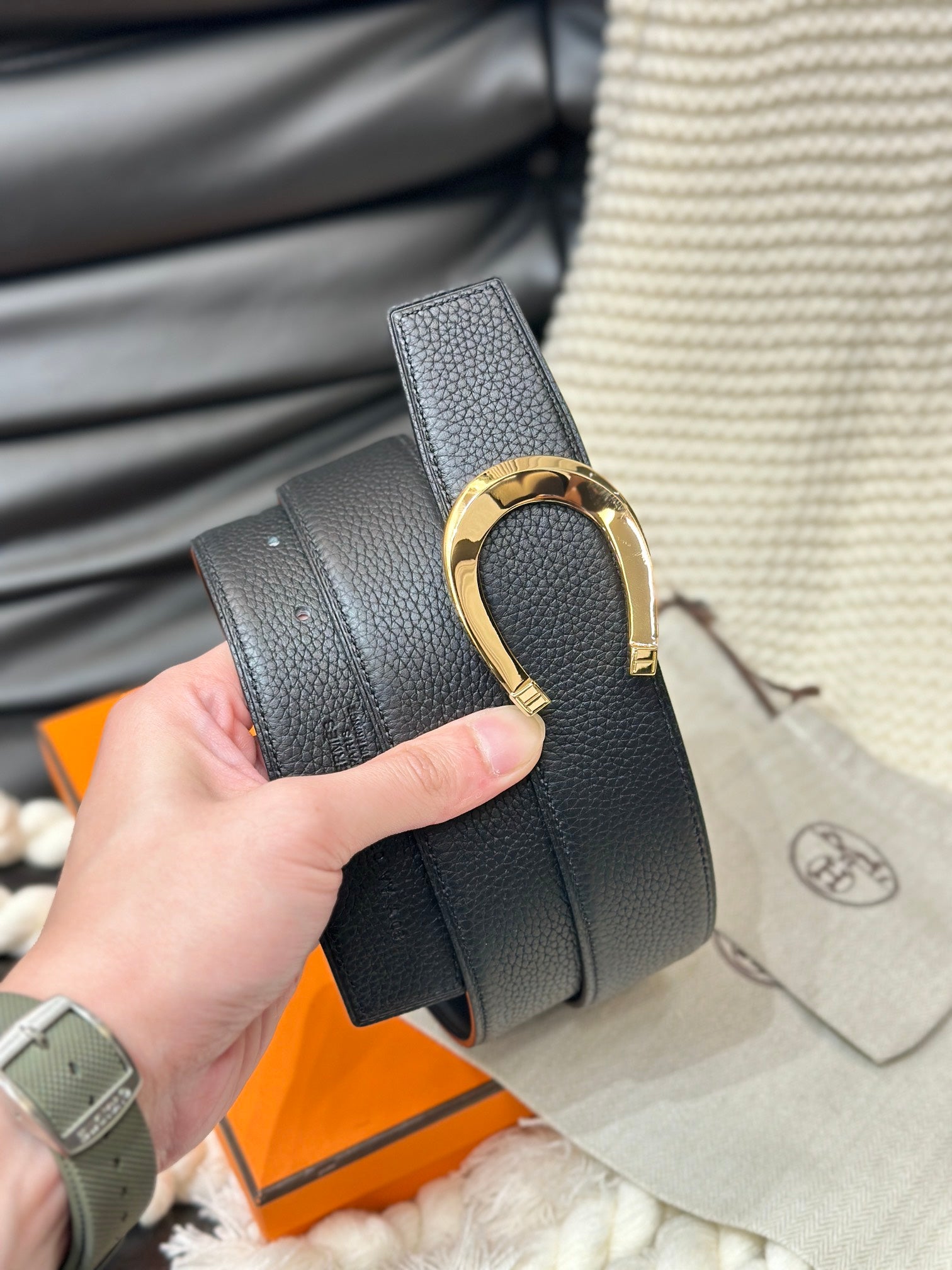 HERMES LUCK BELT GOLD BUCKLE & REVERSIBLE BLACK LEATHER STRAP 38MM