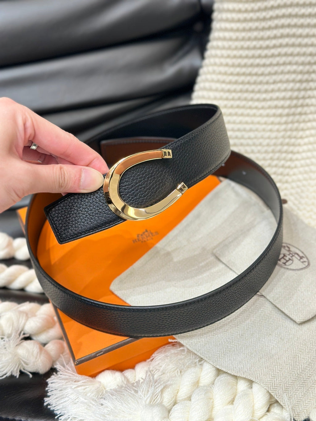 HERMES LUCK BELT GOLD BUCKLE & REVERSIBLE BLACK LEATHER STRAP 38MM