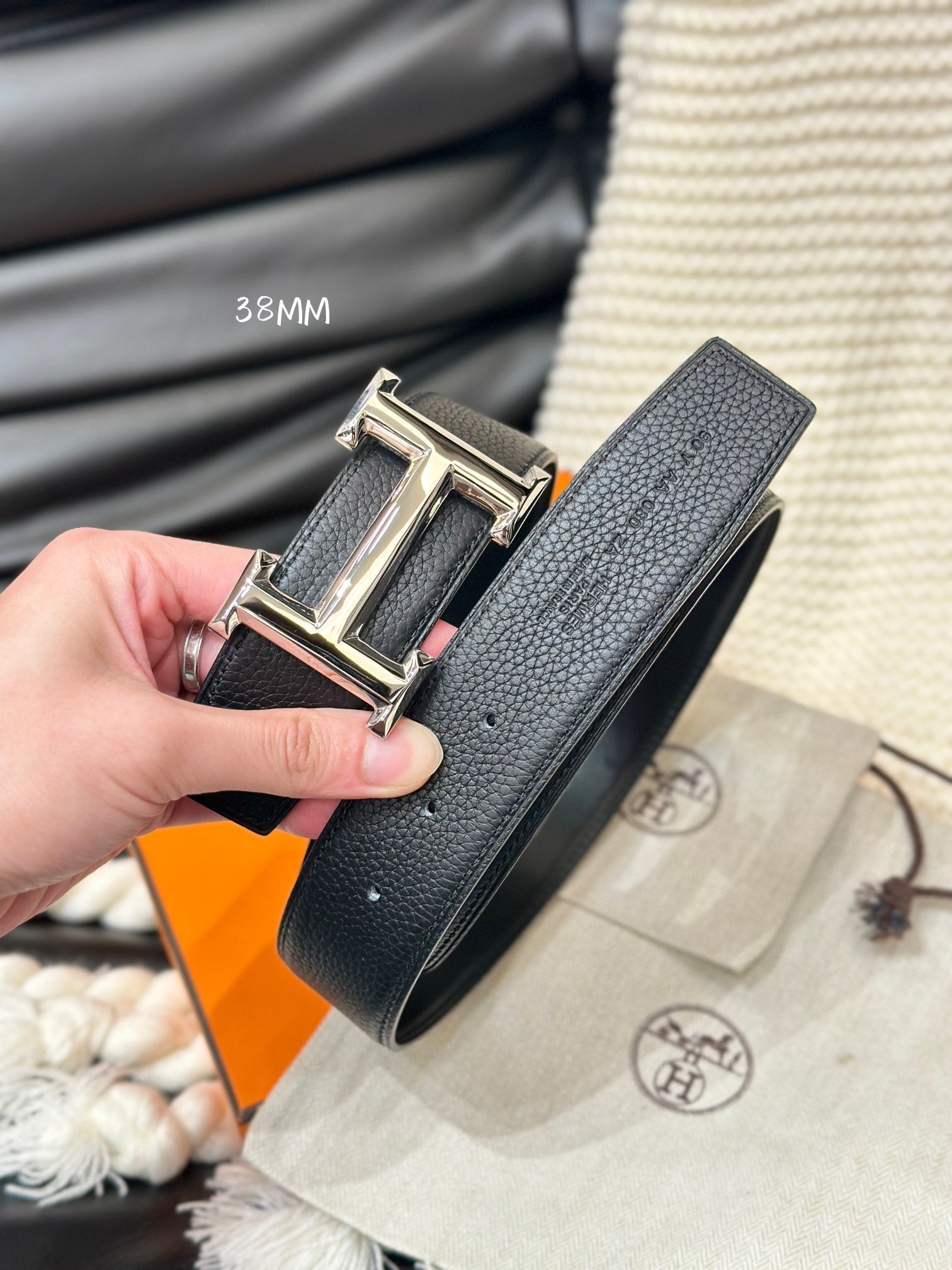 HERMES 5382 BELT SILVER BUCKLE & REVERSIBLE BLACK LEATHER STRAP 38MM