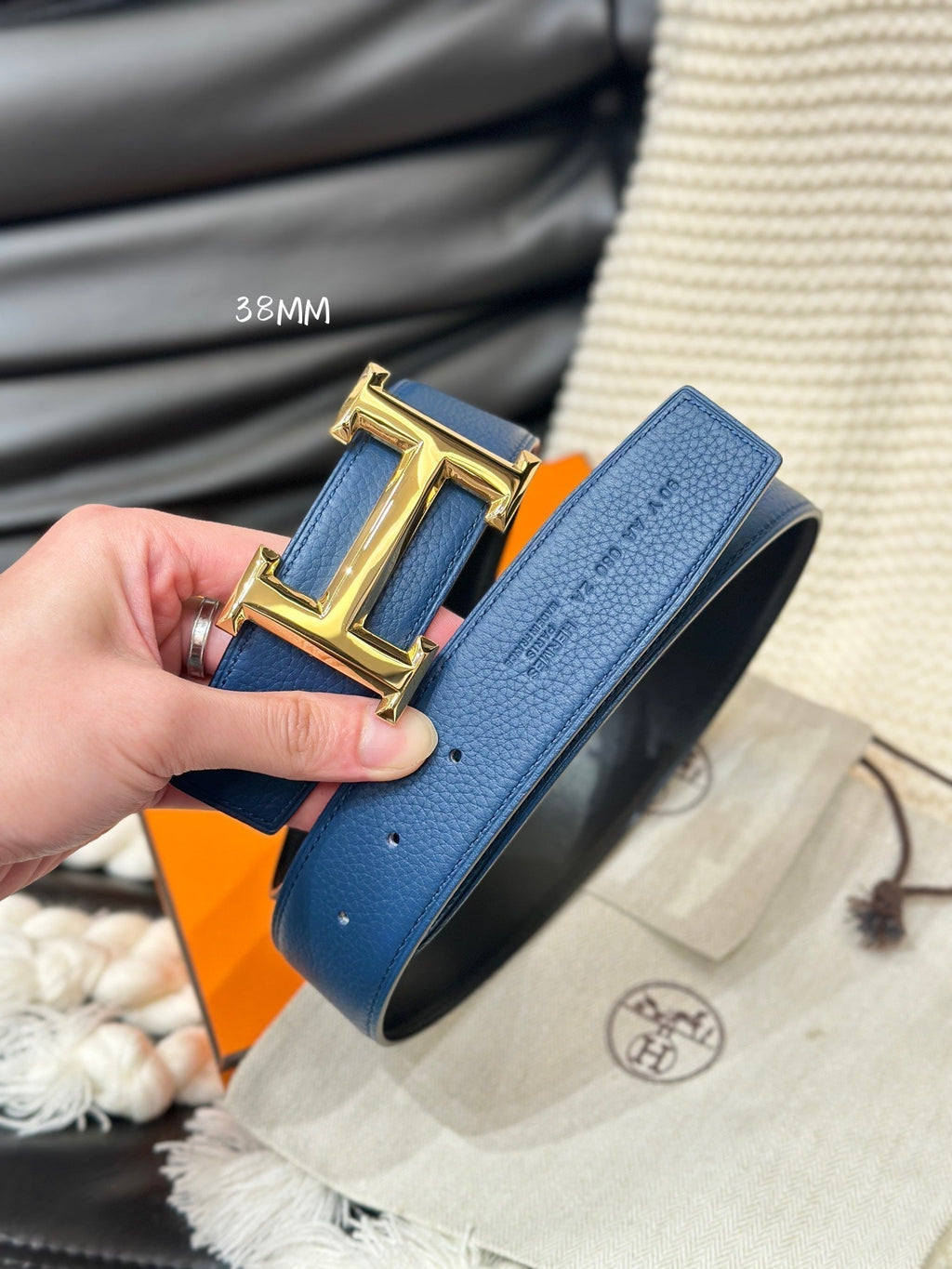 HERMES 5382 BELT GOLD BUCKLE & REVERSIBLE NAVY BLUE LEATHER STRAP 38MM