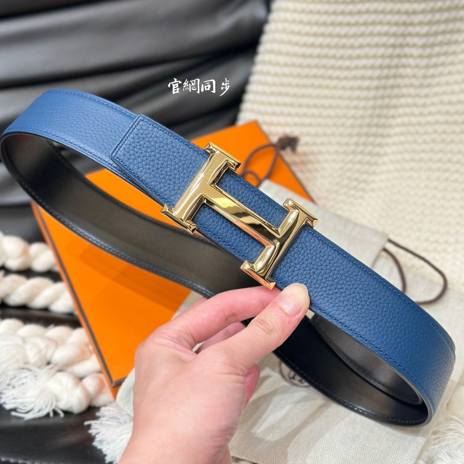 HERMES 5382 BELT GOLD BUCKLE & REVERSIBLE NAVY BLUE LEATHER STRAP 38MM