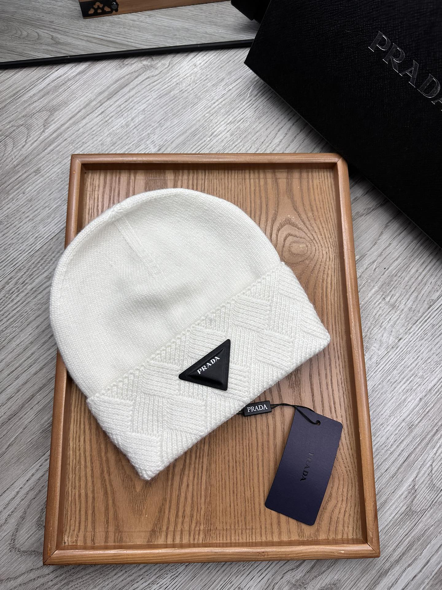 PRADA BEANIE HAT IN WHITE WOOL AND RABBIT FUR 436399
